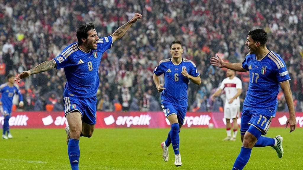 Itália supera Turquia (3-1) e mantém perseguição à liderança